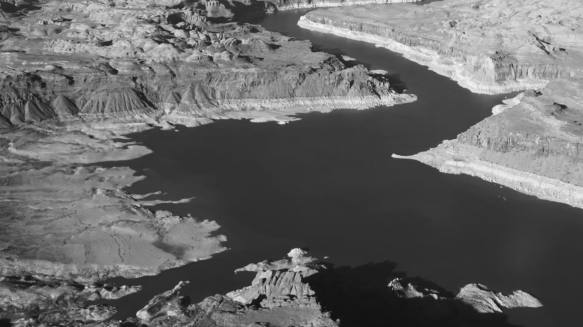 Lake Powell Glen Canyon Dam water launch delayed attributable to drought